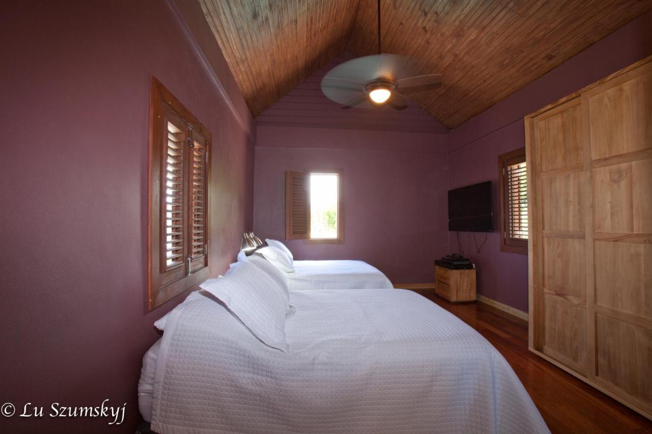 Pagua Bay House - Oceanfront Cabana'S Marigot Eksteriør billede