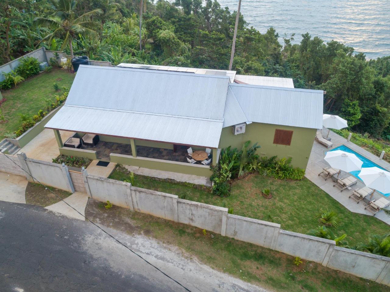 Pagua Bay House - Oceanfront Cabana'S Marigot Eksteriør billede