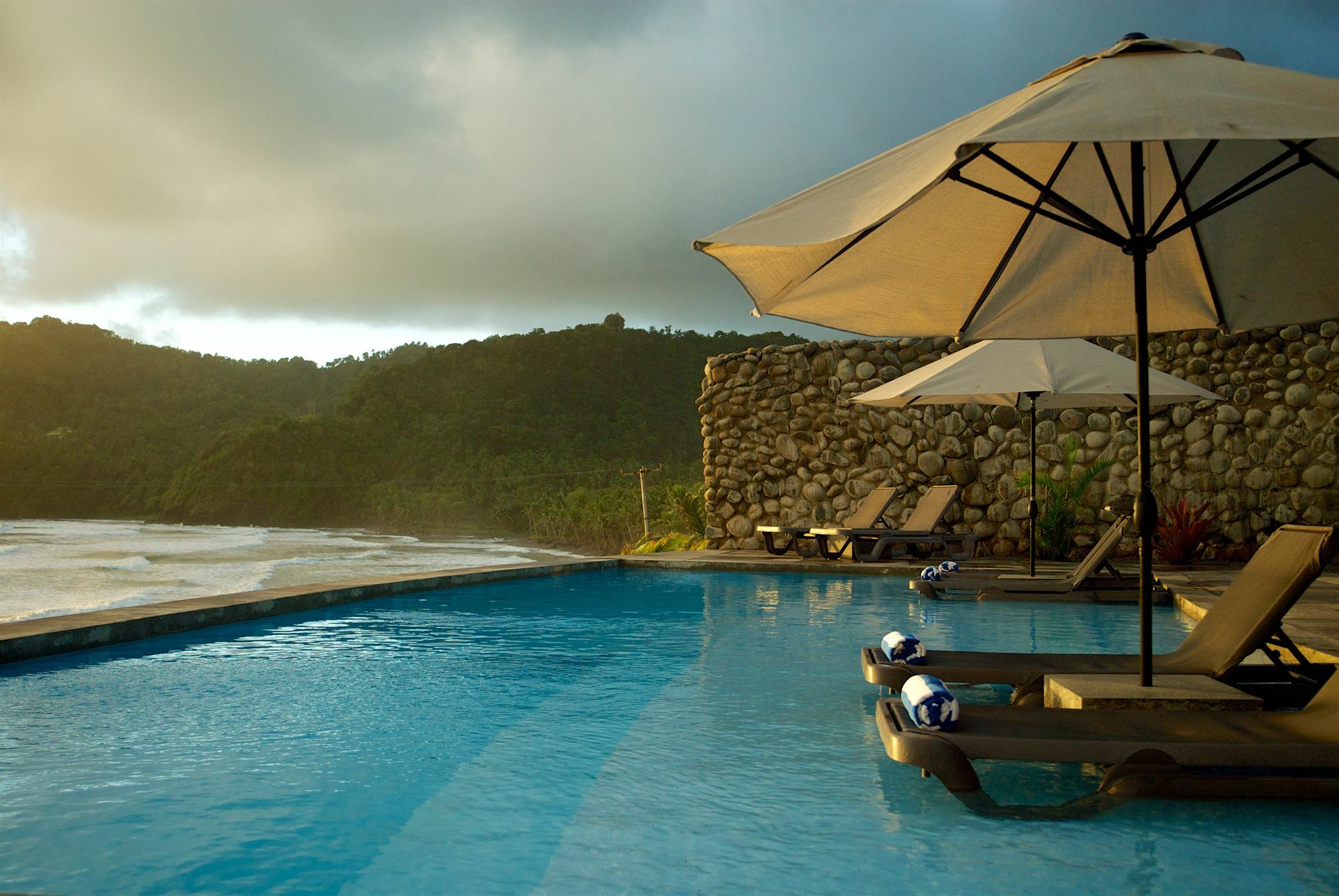 Pagua Bay House - Oceanfront Cabana'S Marigot Eksteriør billede